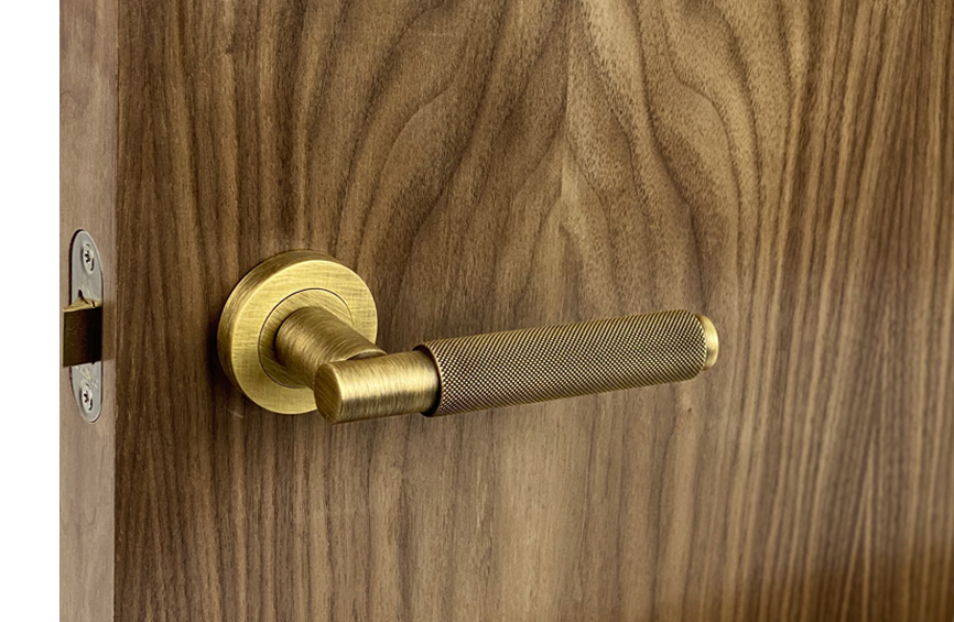 Colombo Daytona PF11 Contemporary Design Handle Matt Chrome at Interior Hardware